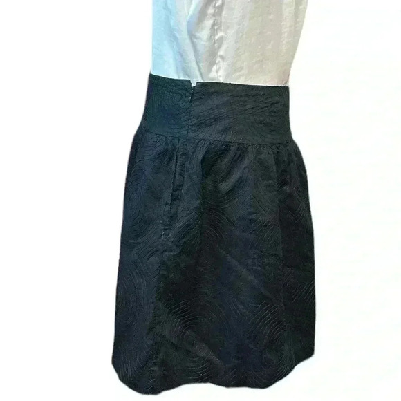 Gap Pleated Black Skirt with Pockets Embroidered detail Size 6 - Picture 2 of 5